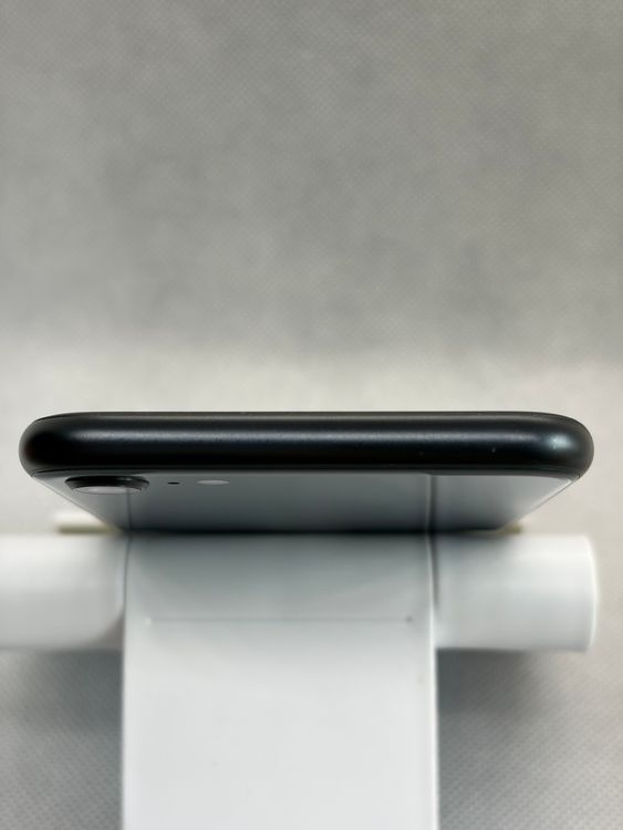 ���Хåƥ꡼90% SIM�ե꡼ iPhoneSE ��3���� 64GB �ߥåɥʥ���