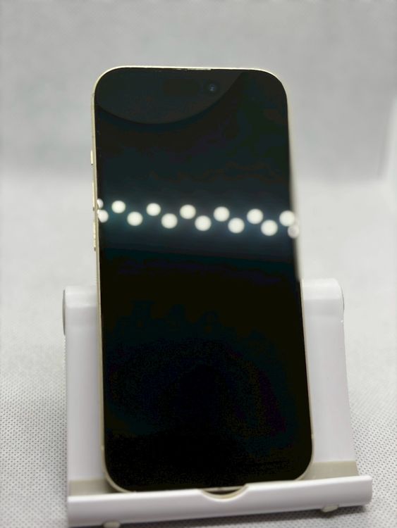 ���Хåƥ꡼86% SIM�ե꡼ iPhone15 128GB ��������