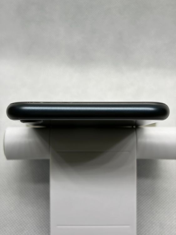 ���Хåƥ꡼88% ����Ʊ�� SIM�ե꡼ iPhoneSE ��3���� 64GB �ߥåɥʥ���