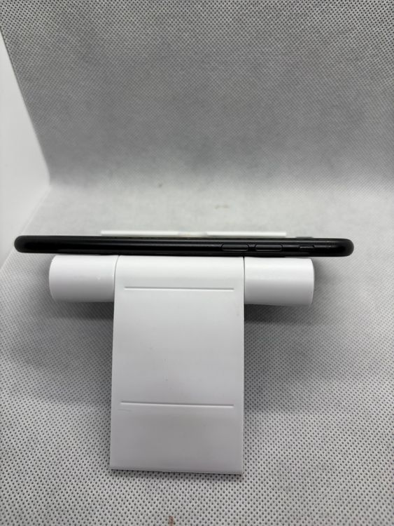 ���ϥԥͥ� ���� SIM�ե꡼ iPhoneSE ��2���� 64GB �֥�å� �Хåƥ꡼83%