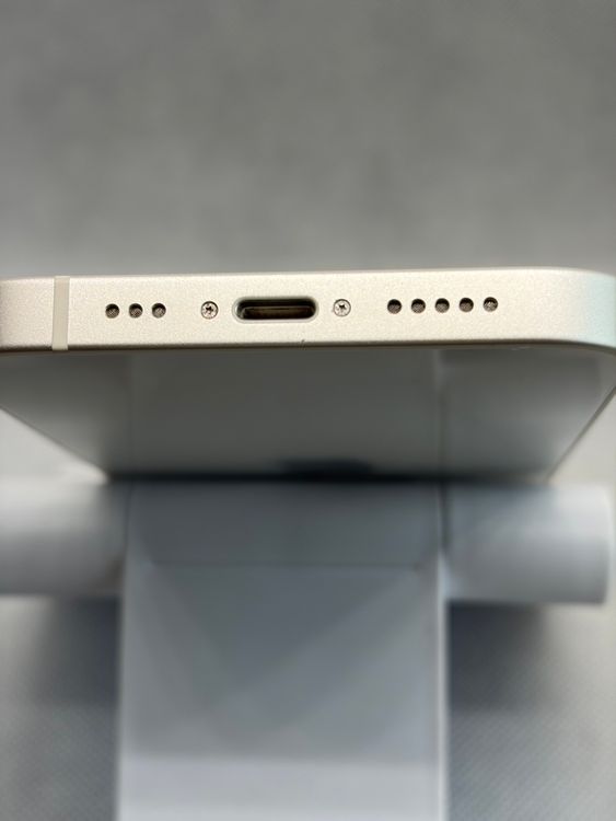 ���Хåƥ꡼82% Ķ���� SIM�ե꡼ iPhone14 128GB �������饤��