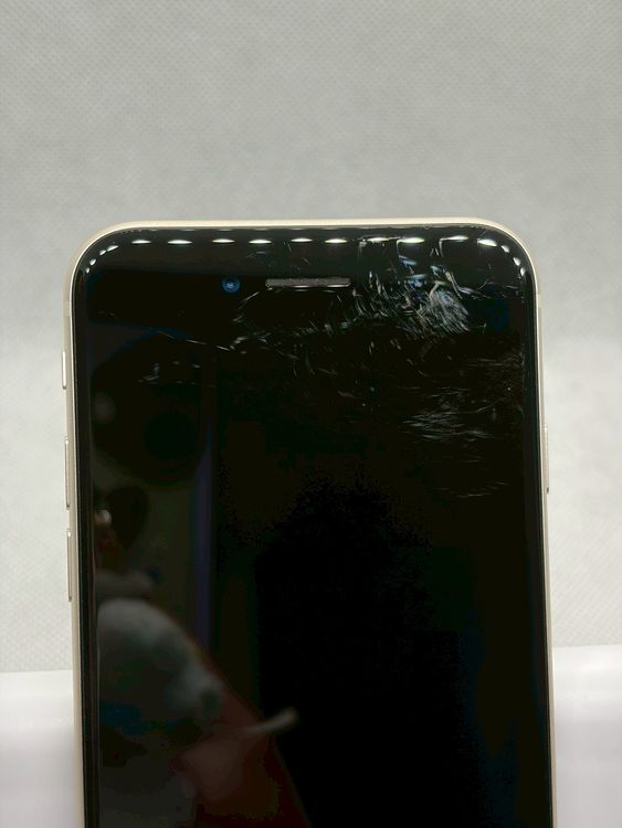 ���Хåƥ꡼82% SIM�ե꡼ iPhoneSE ��3���� 64GB �������饤��