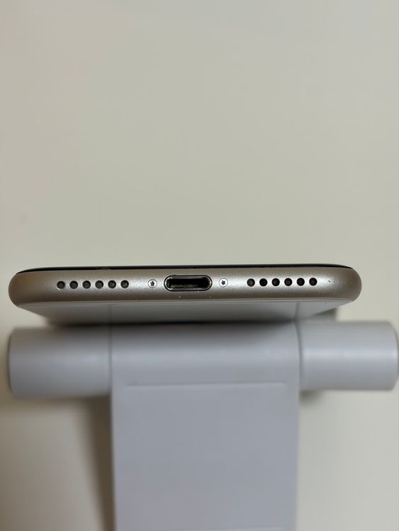 ��SIM�ե꡼ iPhoneSE ��3���� 128GB �������饤��