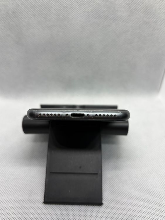 ���ϥԥͥ��ͥå� SIM�ե꡼ iPhone8 64GB ���졼 �Хåƥ꡼84%