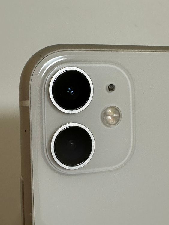 ���Хåƥ꡼86% SIM�ե꡼ iPhone11 64GB �ۥ磻��