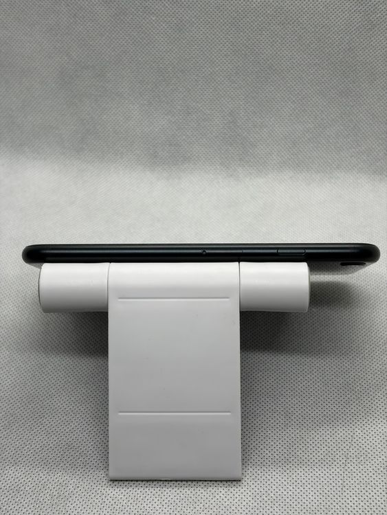 ���Хåƥ꡼88% ����Ʊ�� SIM�ե꡼ iPhoneSE ��3���� 64GB �ߥåɥʥ���