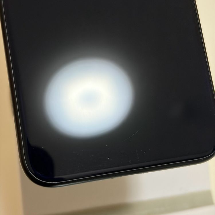 ���Хåƥ꡼83% SIM�ե꡼ iPhoneSE ��3���� 128GB �ߥåɥʥ���