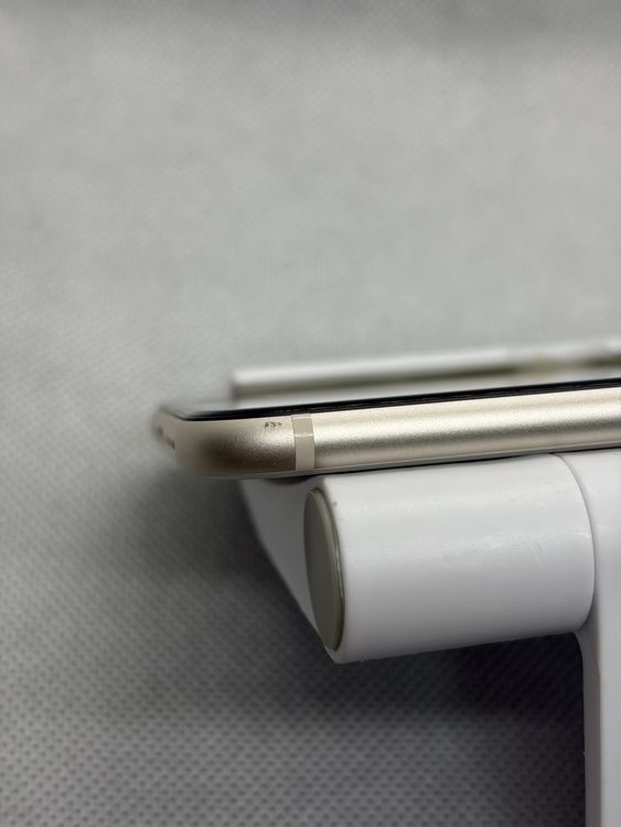 ��SIM�ե꡼ iPhoneSE ��3���� 128GB �������饤�� �Хåƥ꡼81%