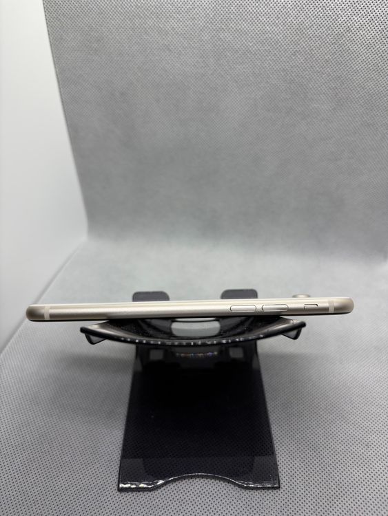 ���ϥԥͥ��ͥå� SIM�ե꡼ iPhoneSE ��3���� 64GB �������饤�� �Хåƥ꡼84%