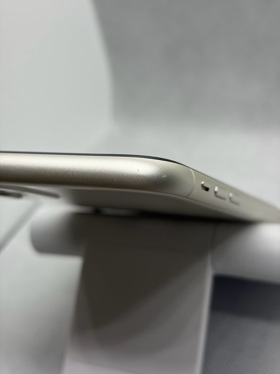 ���Хåƥ꡼83% SIM�ե꡼ iPhone11 128GB �ۥ磻��