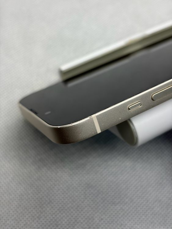 ���Хåƥ꡼84% SIM�ե꡼ iPhone13 256GB �������饤��