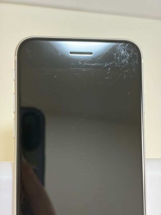 ��SIM�ե꡼ iPhoneSE ��2���� 64GB �ۥ磻��