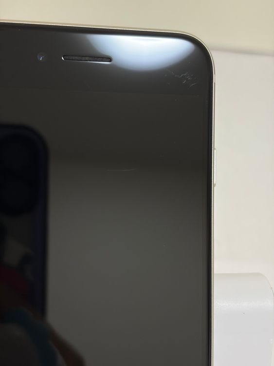 ���Хåƥ꡼84% Ķ���� SIM�ե꡼ iPhoneSE ��3���� 128GB �������饤��