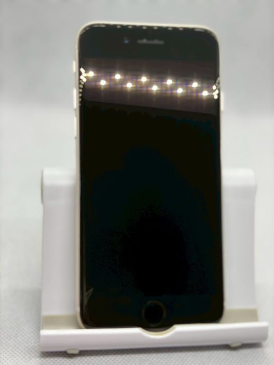 ��SIM�ե꡼ iPhoneSE ��3���� 128GB �������饤�� �Хåƥ꡼80%