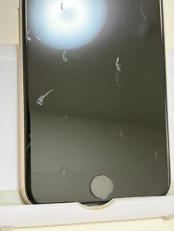 ���Хåƥ꡼80% SIM�ե꡼ iPhoneSE ��3���� 128GB �������饤��