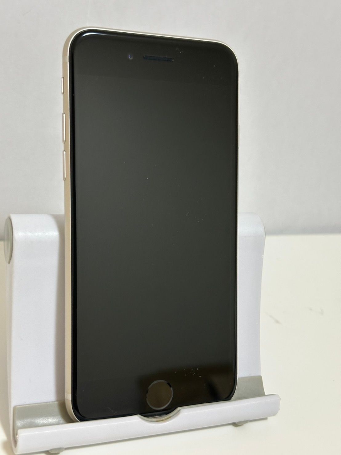 IphoneSE 32GB シルバーSIMフリーバッテリー96％美品 ムスビー｜○新品同様 バッテリー96% SIMフリー iPhoneSE 第3世代