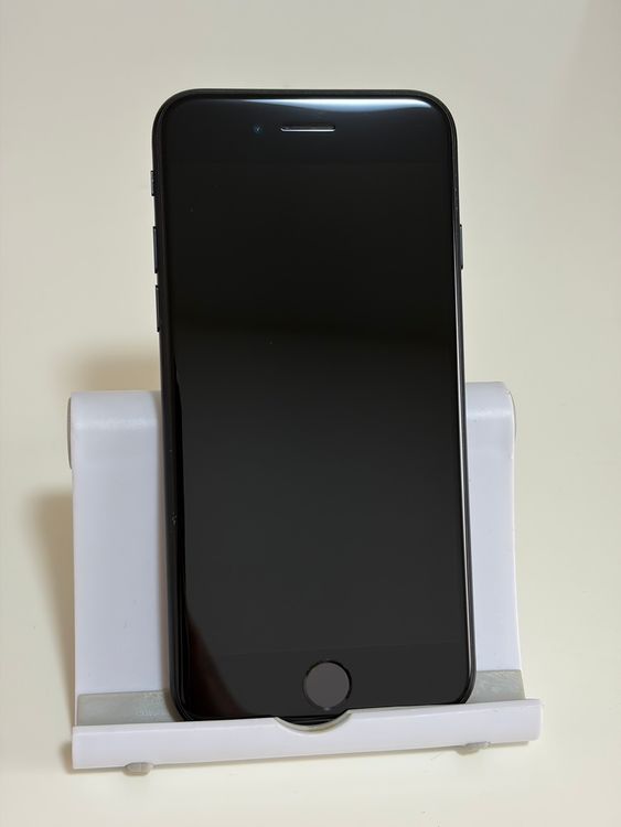 ���Хåƥ꡼85% SIM�ե꡼ iPhoneSE ��2���� 64GB �֥�å�