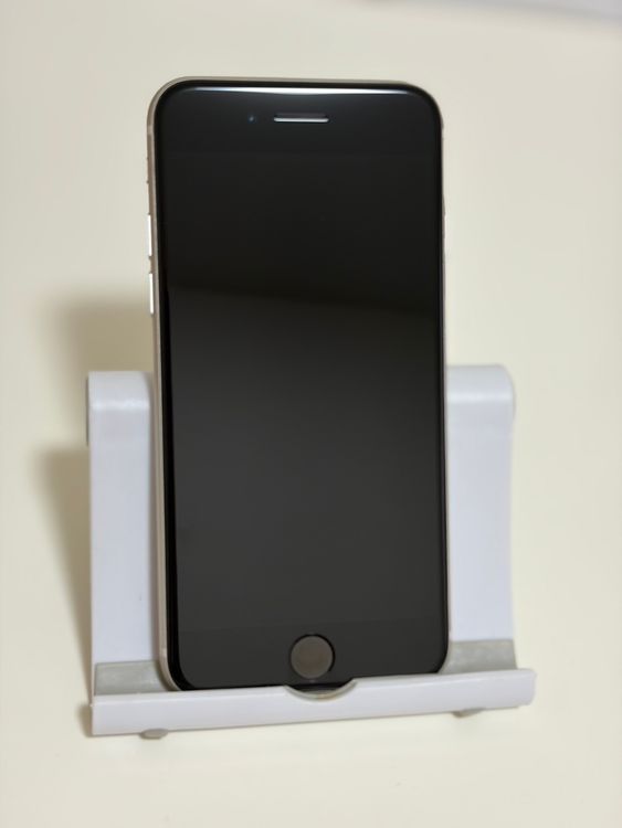 ���Хåƥ꡼83% Ķ���� SIM�ե꡼ iPhoneSE ��3���� 64GB �������饤��