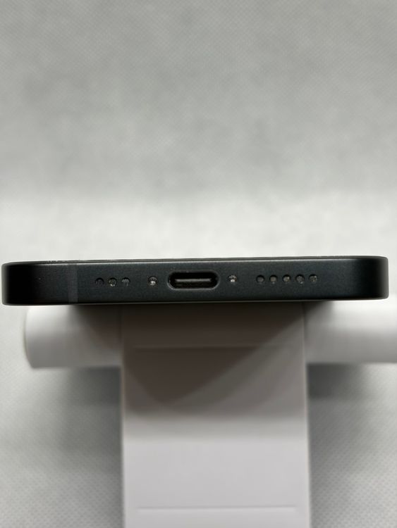 ���Хåƥ꡼100% ����ꥫ��SIM�ե꡼ iPhone16e 128GB �֥�å�