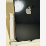 ���Хåƥ꡼84% SIM�ե꡼ iPhone13 128GB �ߥåɥʥ���
