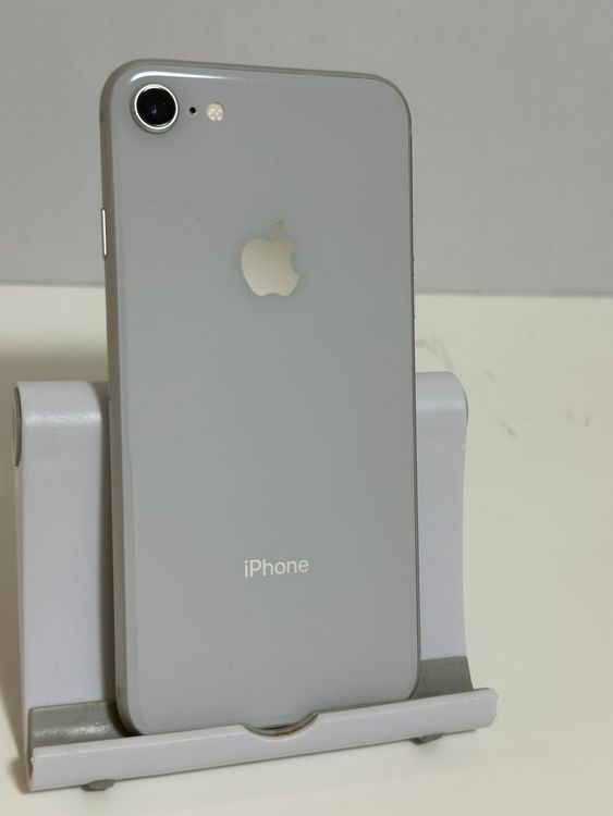 ���Хåƥ꡼81% SIM�ե꡼ iPhone8 64GB ����С�