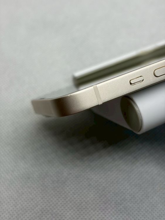 ���Хåƥ꡼83% SIM�ե꡼ iPhone14 128GB �������饤��