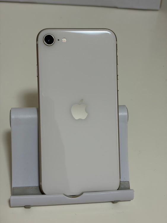 ���Хåƥ꡼86% SIM�ե꡼ iPhoneSE ��3���� 64GB �������饤��