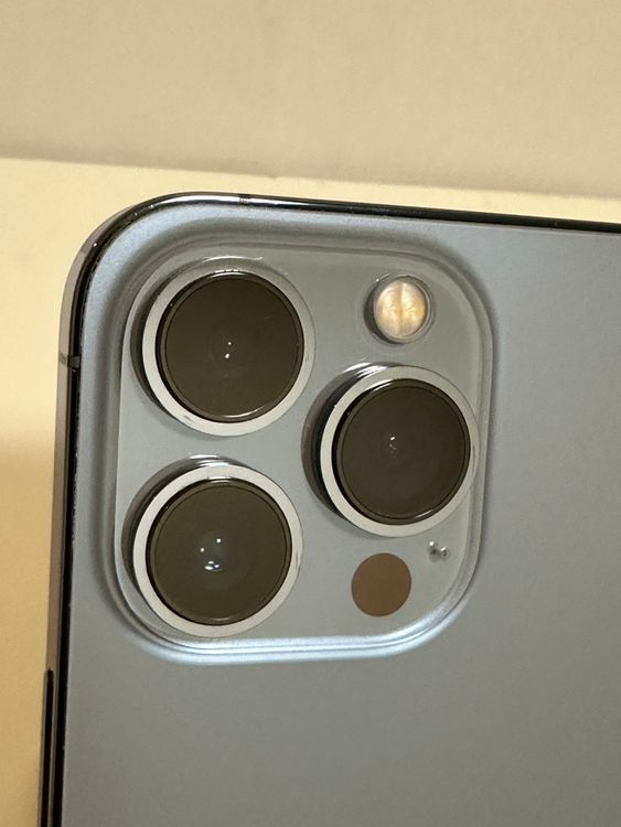 ���Хåƥ꡼81% SIM�ե꡼ iPhone13Pro 128GB ������֥롼