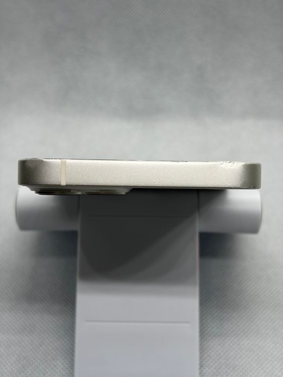 ���Хåƥ꡼81% SIM�ե꡼ iPhone13 128GB �������饤��