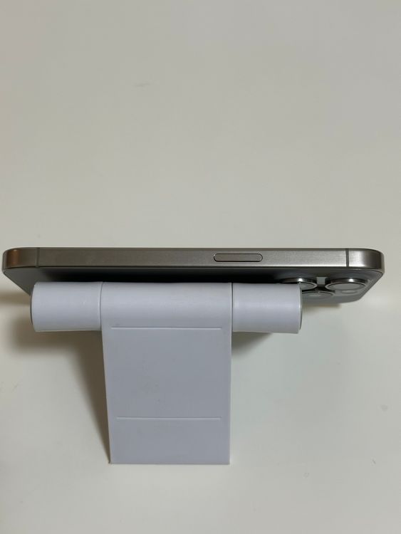 ���Хåƥ꡼85% SIM�ե꡼ iPhone15Pro 128GB �ʥ���������˥���