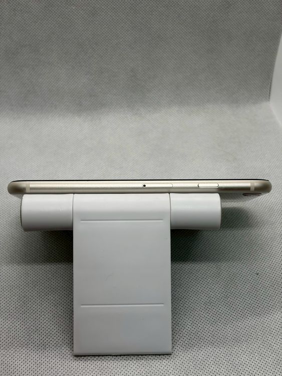 ��SIM�ե꡼ iPhoneSE ��3���� 128GB �������饤�� �Хåƥ꡼81%