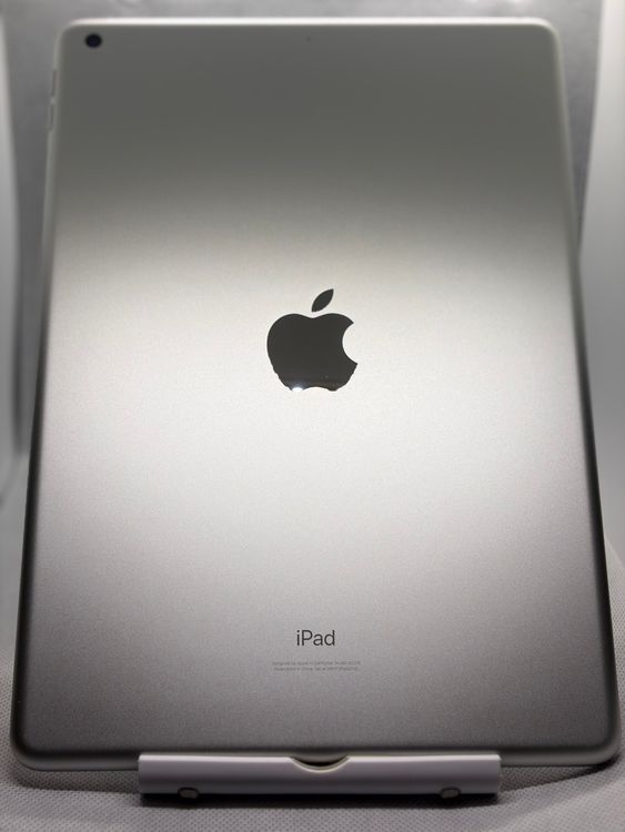 ������Ʊ�� iPad ��8���� 32GB ����С�