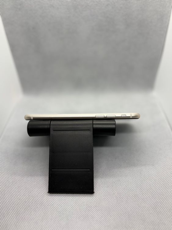 ���ϥԥͥ� SIM�ե꡼ iPhoneSE ��3���� 128GB �������饤�� �Хåƥ꡼83%