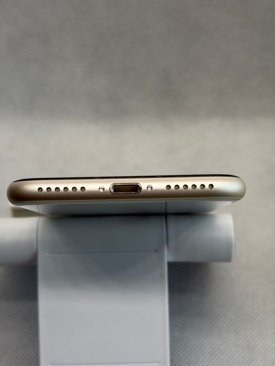 ������̤���� SIM�ե꡼ iPhoneSE ��3���� 64GB �������饤��