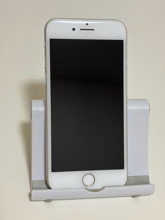 ���Хåƥ꡼84% ���� SIM�ե꡼ iPhone8 64GB ����С�