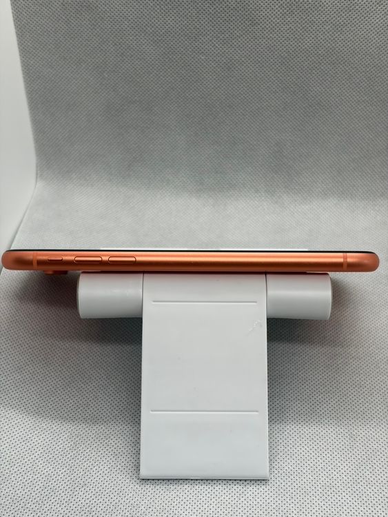 ���Хåƥ꡼84% SIM�ե꡼ iPhoneXR 64GB �������