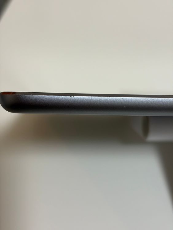 ���Хåƥ꡼82% iPad Air 16GB ���졼 Wi-Fi��ǥ�