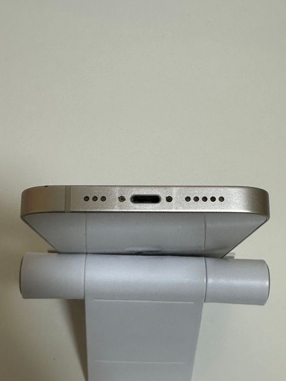 ���Хåƥ꡼84% SIM�ե꡼ iPhone14 128GB �������饤��