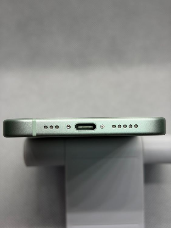 ���Хåƥ꡼100% SIM�ե꡼ iPhone15 256GB ���꡼��