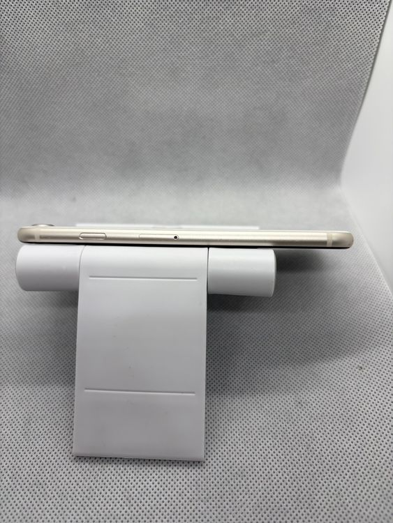 ���ϥԥͥ� SIM�ե꡼ iPhoneSE ��3���� 128GB �������饤�� �Хåƥ꡼83%