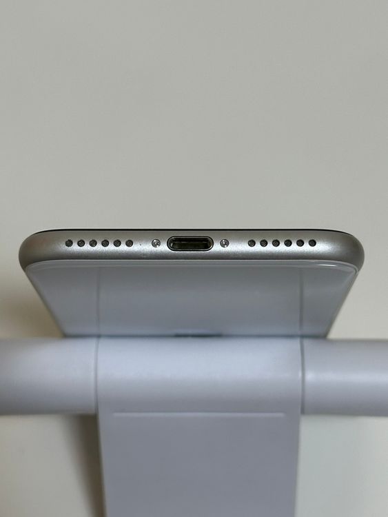 ��SIM�ե꡼ iPhoneSE ��2���� 64GB �ۥ磻��