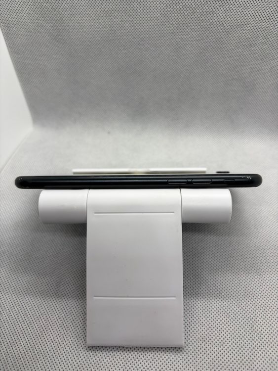 ���ϥԥͥ��ͥå� SIM�ե꡼ iPhoneSE ��3���� 64GB �ߥåɥʥ��� �Хåƥ꡼84%