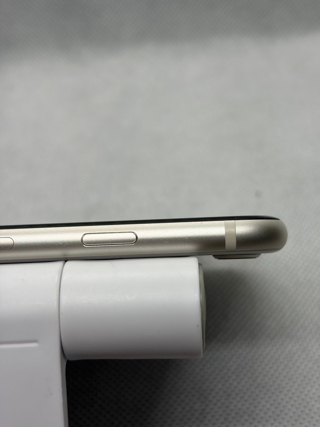 ムスビー｜○超美品 SIMフリー iPhoneSE 第3世代 64GB スターライト