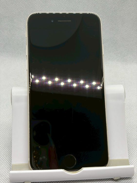 ��SIM�ե꡼ iPhoneSE ��3���� 128GB �������饤�� �Хåƥ꡼82%