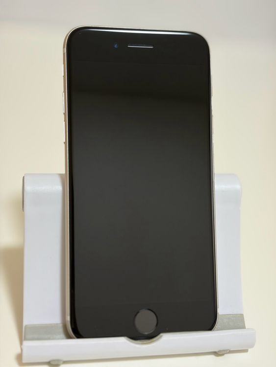 ���Хåƥ꡼82% SIM�ե꡼ iPhoneSE ��3���� 64GB �������饤��