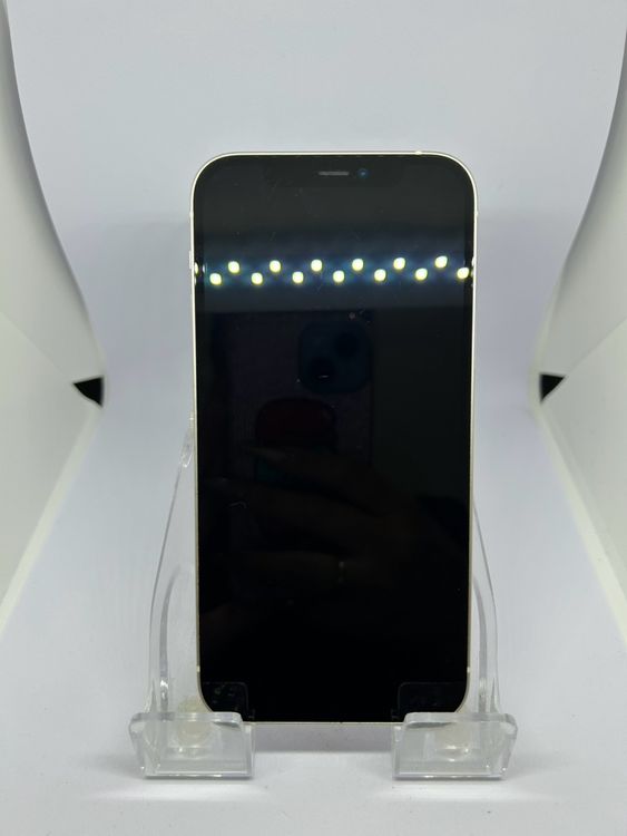 ��SIM�ե꡼ iPhone12 64GB �ۥ磻��