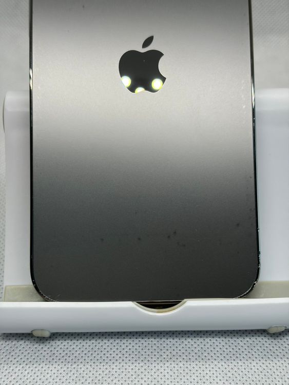 ���Хåƥ꡼80% SIM�ե꡼ iPhone13Pro 256GB ����ե�����