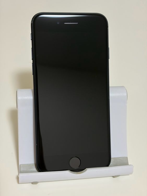 ���Хåƥ꡼83% SIM�ե꡼ iPhoneSE ��3���� 64GB �ߥåɥʥ���