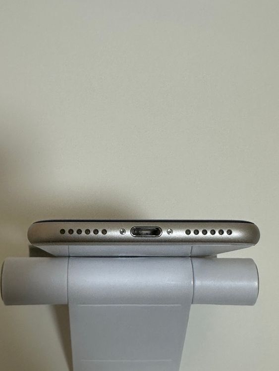 ��SIM�ե꡼ iPhoneSE ��3���� 128GB �������饤��