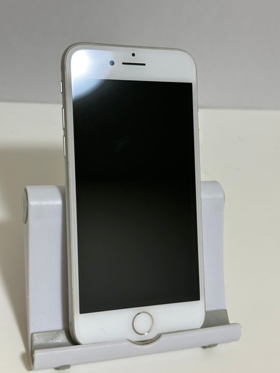 ��SIM�ե꡼ iPhone8 64GB ����С�